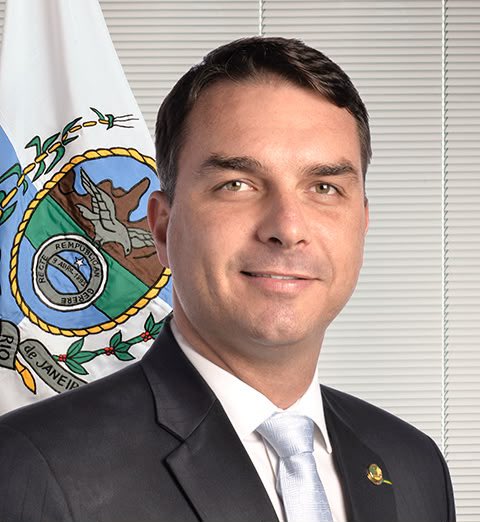 updatecharts's tweet photo. Flávio Bolsonaro diz que não se sujeitaria a participar de um debate onde as regras são ditadas pelo Poder Judiciário. 

Ele diz que o entendimento da campanha é de que a interferência do Judiciário equivale à CENSURA. https://t.co/r6iCfVCXAC