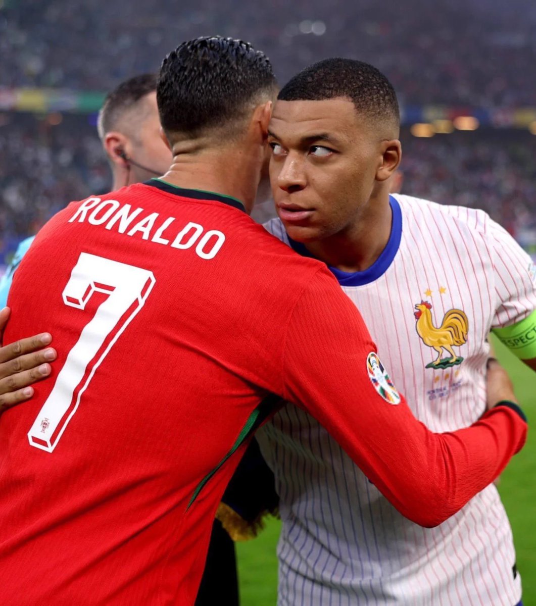 NoodleHairCR7's tweet photo. 🚨 I trust you both to never let Portugal touch another trophy 🙌 https://t.co/nbt8iPOPOe