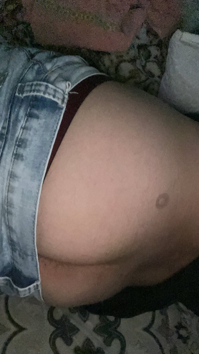 drunkinlucass's tweet photo. levei duas picadas hoje 😭😭😭 https://t.co/qhRXEOoBty