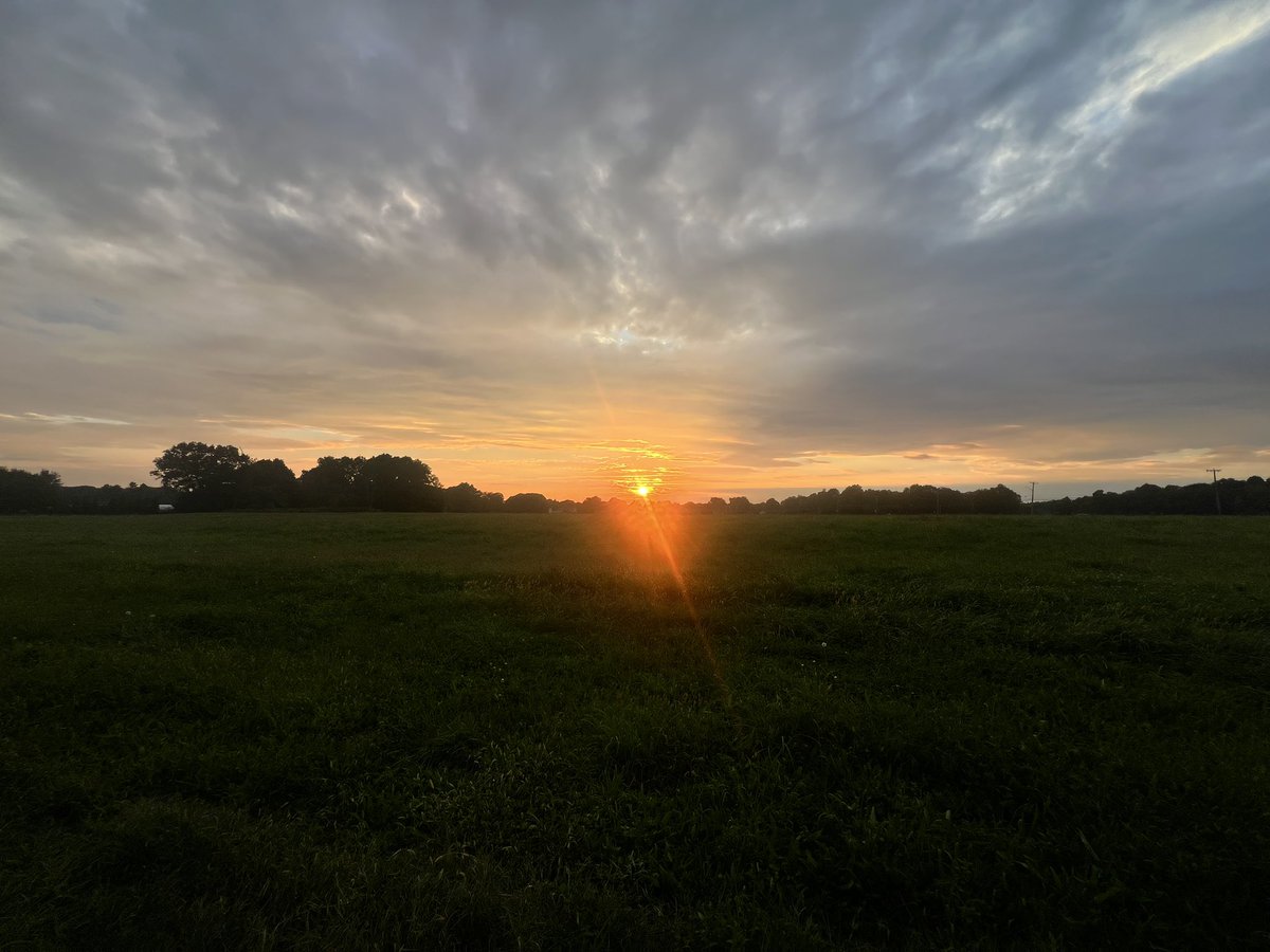 mavickers's tweet photo. Followed by a spectacular sunset. https://t.co/1ibYuRXwEx