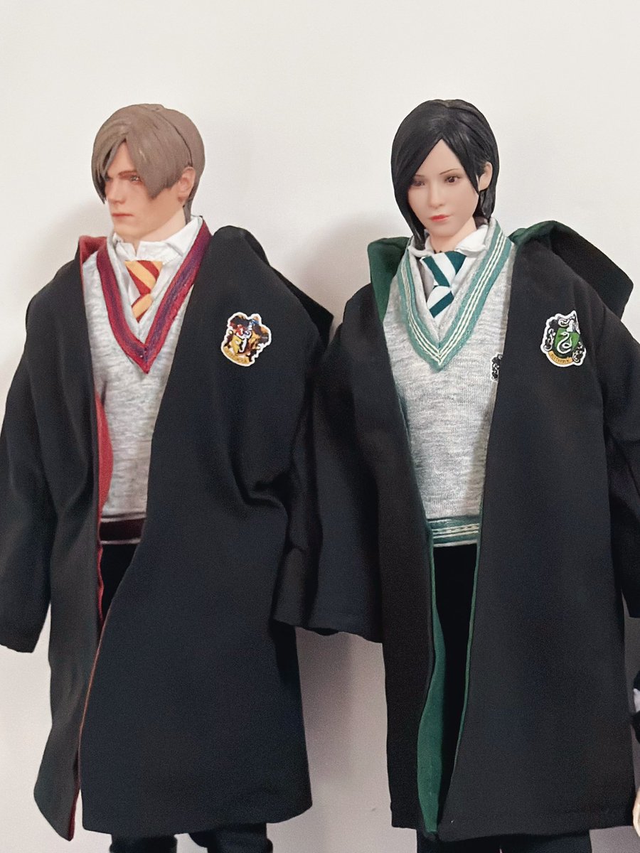 KongMo_Lost's tweet photo. I’ve actually been debating for a long time whether Ada Wong would be a Ravenclaw or a Slytherin, but in the end, I chose the Slytherin robes for her.

Ada is highly intelligent, independent, cautious, and extremely protective of herself. As a spy, she is accustomed to manipulating information, keeping her true identity hidden, and never revealing more than she needs to. She is ambitious and goal-oriented, and she always seems to have a clear idea of what she wants and how far she is willing to go to achieve it.

But to me, that doesn’t mean she is simply cold or morally detached. Ada has her own principles, and her loyalty has never truly belonged to any organisation. She is ultimately loyal to her own choices, her own judgement, and the few people she genuinely cares about. In Resident Evil 6, for example, she repeatedly chooses to help and protect ordinary people, even when she has no obligation to do so.

What I find especially interesting about Ada is that she doesn’t need to be completely selfless to be compassionate. She can be calculating, secretive and fiercely protective of herself, while still choosing to do what she believes is right. Her morality isn’t about blindly following a cause or an organisation; it comes from her own judgement.

And that is why I ultimately see her as a Slytherin. Her intelligence, ambition, resourcefulness, independence and strong sense of self all feel very Slytherin to me — not because Slytherin means being ruthless, but because it values knowing what you want, relying on yourself, and having the determination to pursue your own path.

Leon, on the other hand, was never really in question. His name and his character say it all. 🦁

To me, Leon isn’t someone who believes in justice simply because he believes the world is a good place. Quite the opposite. After Raccoon City, countless bioterrorist incidents, and years of navigating the complicated conflicts between governments and organisations, he knows very well that the world is far from perfect. And yet, he still chooses to protect others, seek the truth, and take responsibility for his own choices.

For Leon, “I’m willing to take responsibility, but I won’t abandon my own judgement simply because I’m told to follow an organisation” seems to have always been an important principle.

This becomes especially clear in his relationship with Ada. In Resident Evil 2, he knows that Ada is hiding her true identity and gradually realises that her actions conflict with his own mission, yet he never simply sees her as an enemy who must be eliminated. In Resident Evil 4, even when Ada is carrying out a mission that conflicts with his own, he still doesn’t completely condemn her as a person. When Ada eventually takes the Amber, Leon chooses to trust her judgement, even though he knows what that could mean.

By Resident Evil 6, this way of thinking becomes even more apparent. When Chris believes that “Ada” is responsible for the tragedy and tries to treat her as an enemy, Leon confronts Chris and chooses to protect the Ada he knows. He isn’t simply “taking a woman’s side”; based on the information available to him and his own judgement, he refuses to abandon that judgement simply because someone else has reached a different conclusion.

Ironically, the “Ada” they were dealing with really wasn’t Ada at all, but Carla. Yet that doesn’t invalidate Leon’s decision at the time. He made his judgement based on limited information, his long history with Ada, and what he understood of the situation.

That, to me, is what makes Leon so Gryffindor. It isn’t that he always makes the right choice. It’s that even when he might be wrong, he is still willing to stand by his judgement and accept the consequences of his choices.
#aeon #REBHfun #residentevil