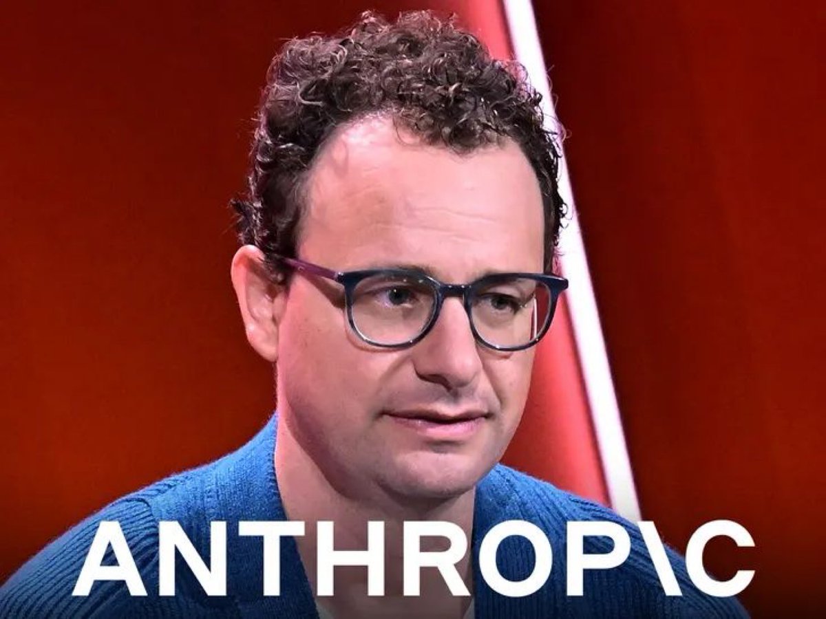 StockTalkwithU's tweet photo. President Trump plans to host Anthropic CEO Dario Amodei at a private White House dinner on Sunday evening, sources familiar told Axios. 

#ai #openai https://t.co/djWc05CXbw