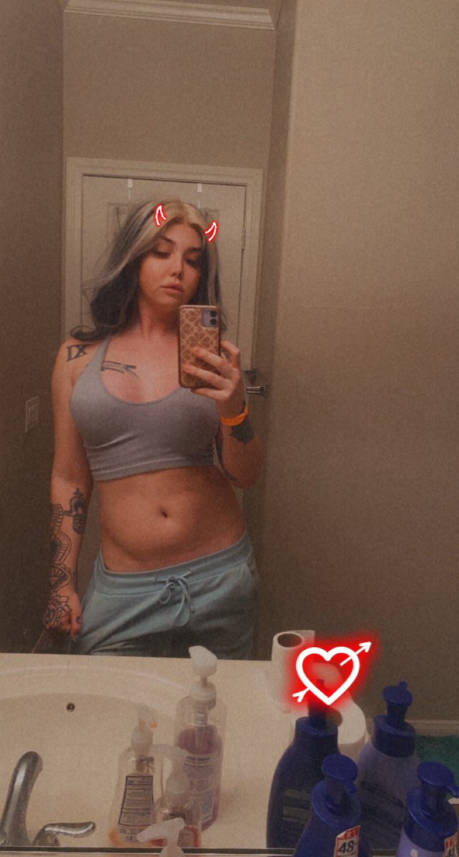 AliceAlisocd's tweet photo. Would you cuddle with a trans woman? 🏳️‍⚧️ https://t.co/v9QbnSNxWc