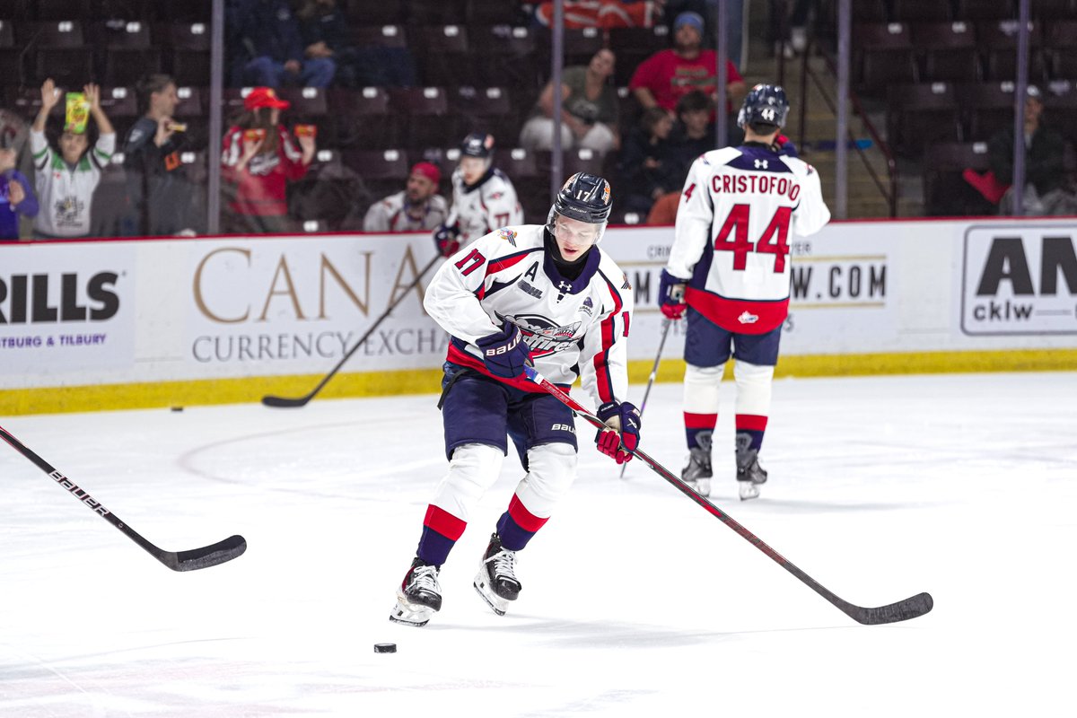 SpitsHockey's tweet photo. Warmups complete. Puck drop is up next!

#WindsorSpitfires | #BuiltforFlight https://t.co/eofXr7tsbB
