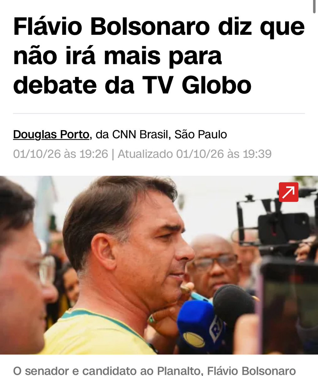 GugaNoblat's tweet photo. Flávio já desmaiou antes mesmo de chegar na Globo. Ele é mesmo igual o pai, tão frouxo quanto. https://t.co/0IaqNnYtzD