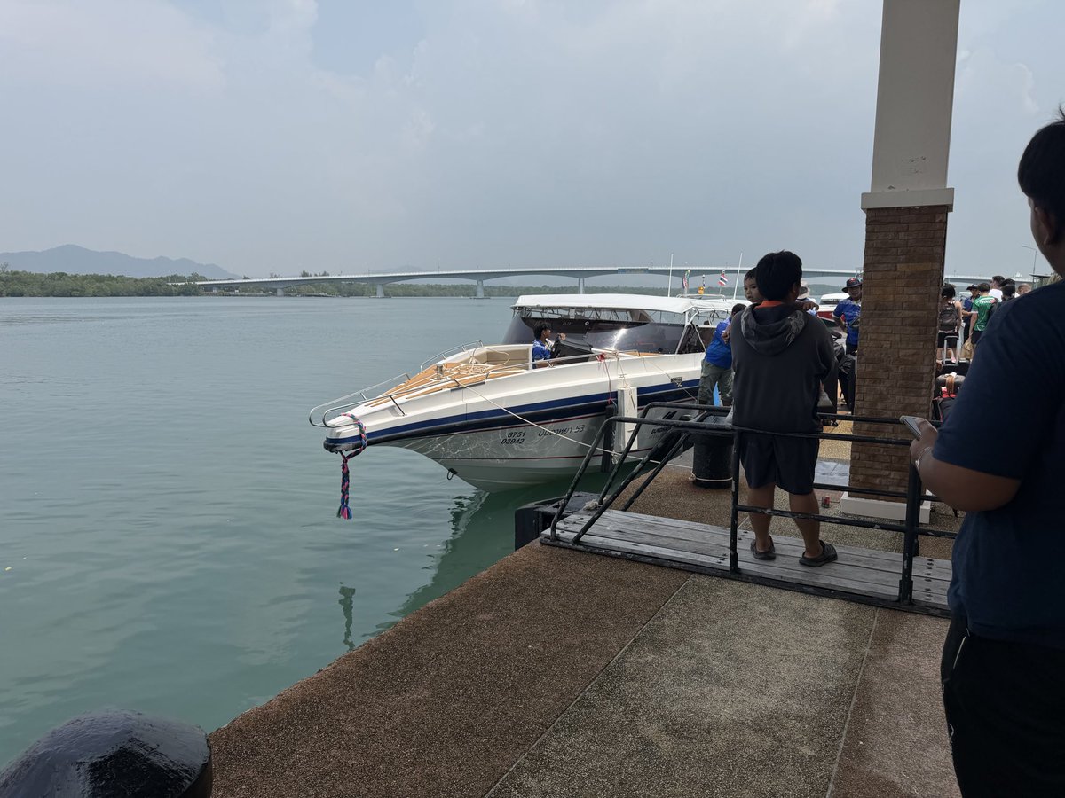 marathon_mac12's tweet photo. Speedboats are the best way to travel on the Thailand 🇹🇭 coastal towns.  Save time and money.  1.5 hours from Lanta to Phuket. https://t.co/nW0GAYK3Yk