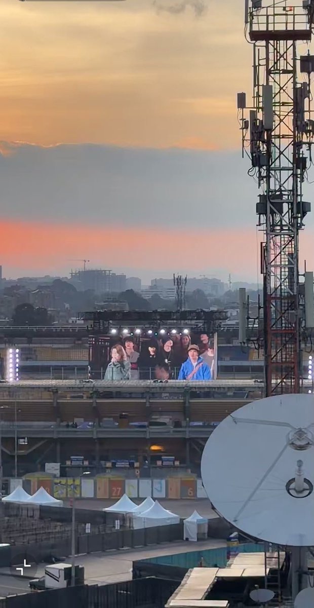 mygsdboy's tweet photo. hasta el cielo sabe que los bts están en Colombia y pinto nuestra bandera solo para ellos 🥹 https://t.co/9w45UpaKw5