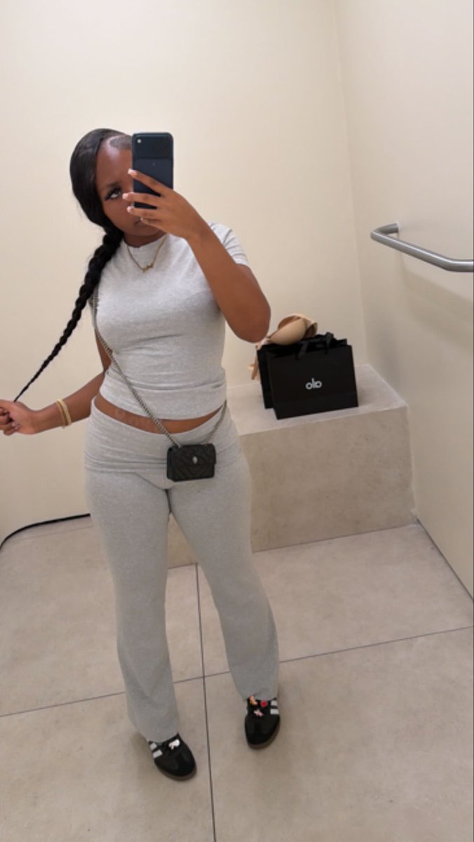 dollfaceeloll's tweet photo. https://t.co/xCMQn6iznP