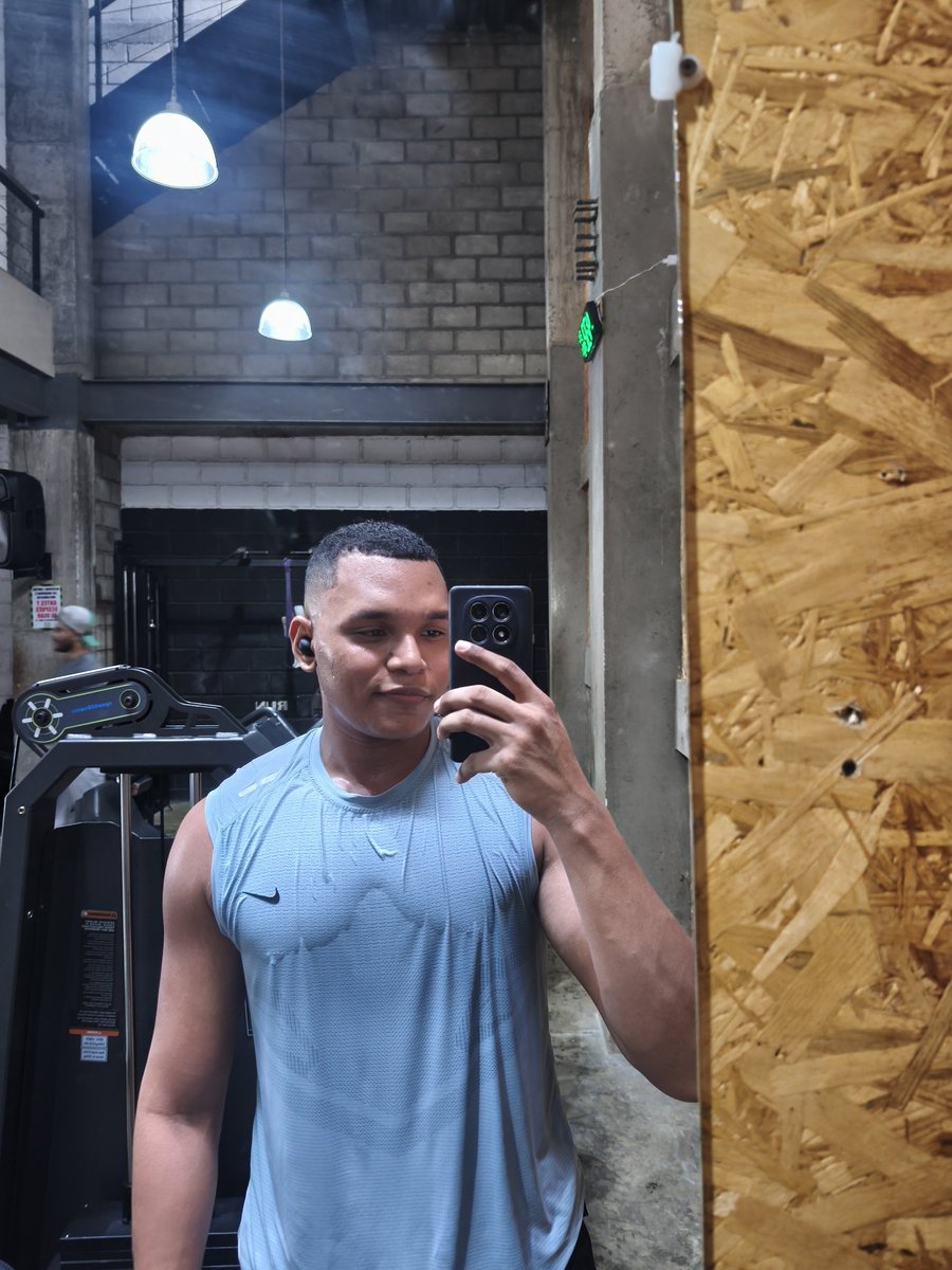 Agente__P_'s tweet photo. Qué hp calor 🥵 https://t.co/IkYK9quTjI