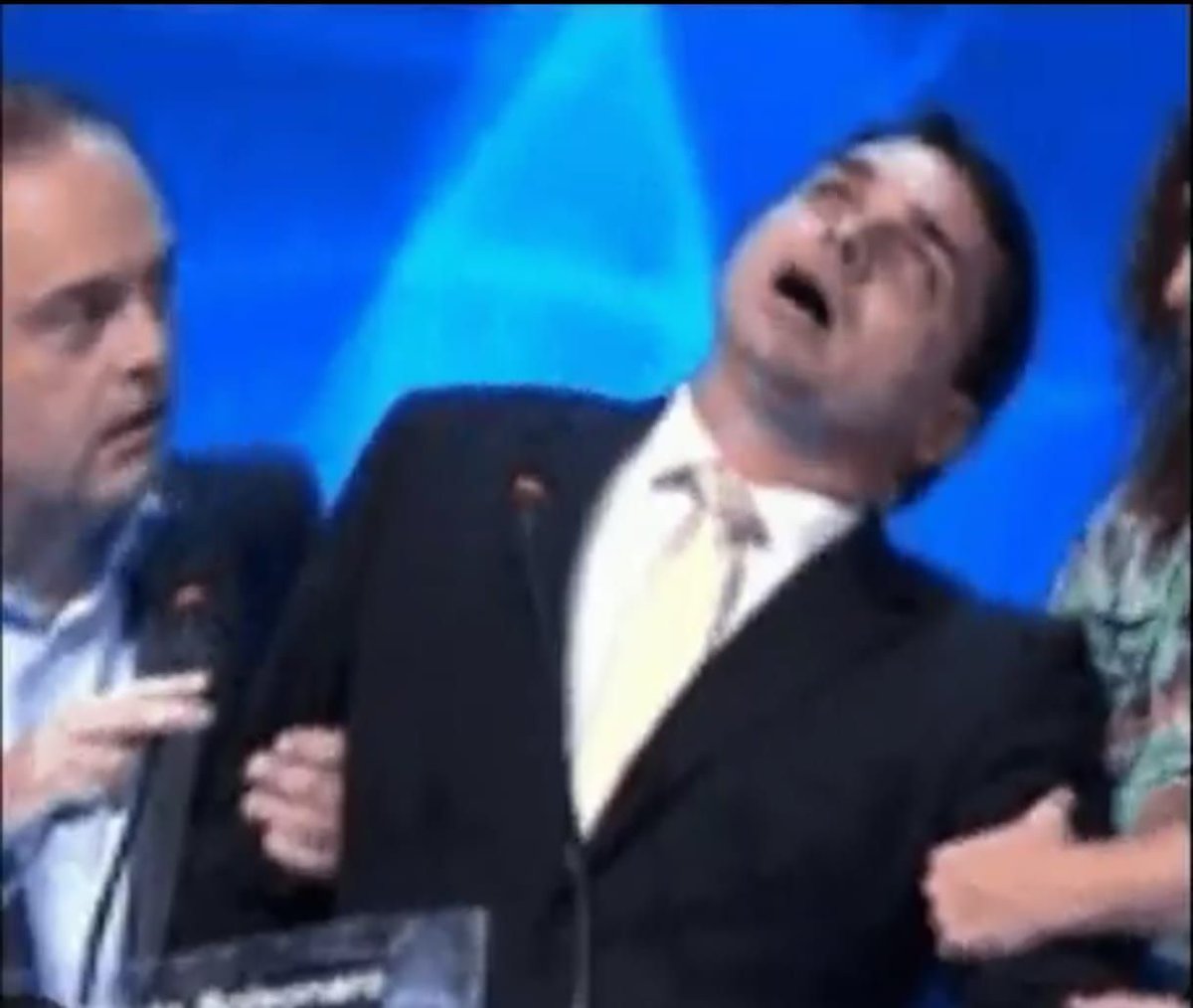 ocolunista_'s tweet photo. FLÁVIO BOLSONARO APÓS GILMAR MENDES AUTORIZAR RENAN SANTOS NO DEBATE https://t.co/3V1zDSO1gs