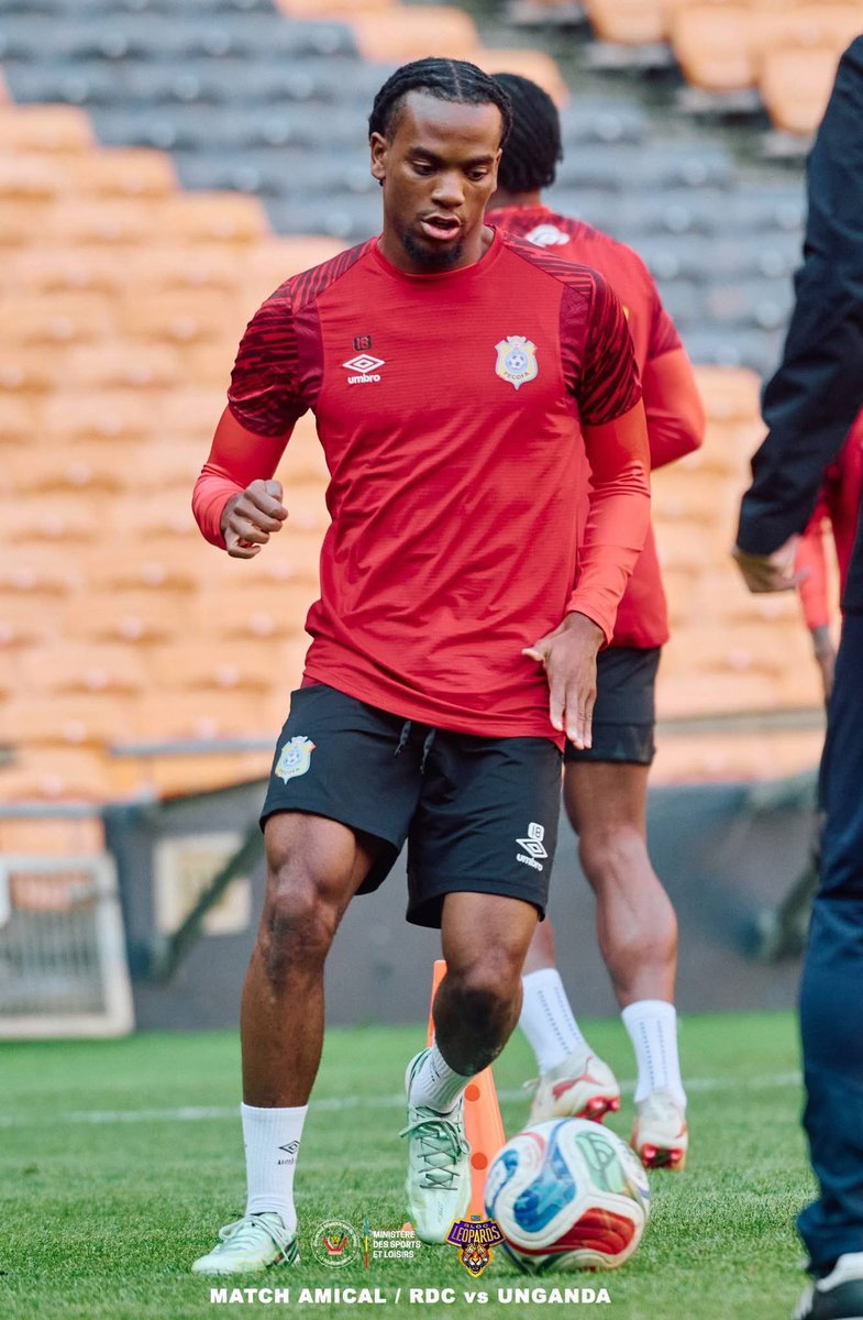 CongoleseFNews's tweet photo. 🔩 𝗗𝗘𝗥𝗡𝗜𝗘𝗥𝗦 𝗥𝗘́𝗚𝗟𝗔𝗚𝗘𝗦 🐆 !

🔜 Nos léopards de la RDC 🇨🇩 ont effectué leur dernière séance d’entraînement avant le match face aux Crânes de l’Ouganda 🇺🇬.

©️FECOFA

#RDC #UGACOD #RDCUGA #CODUGA https://t.co/VVI0LLwvZS