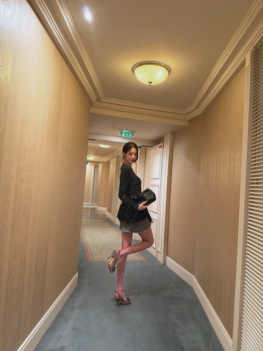 ni131280's tweet photo. Paris Fashion Week gains another elegant highlight when Wonyoung arrives for the Dior presentation.

WONYOUNG IN DIOR
#WonyoungDiorSummer27
#JANGWONYOUNG
#WONYOUNG
#DiorSummer27 @Dior https://t.co/oDCVbUeRLZ