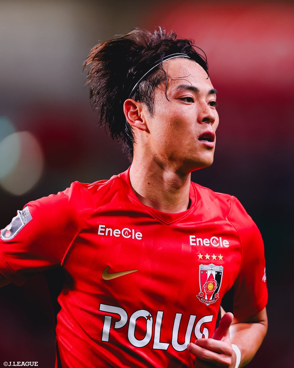 J_League's tweet photo. 🎂 HAPPY BIRTHDAY 🎂

本日10月2日は
浦和レッズ
渡邊凌磨 選手の30歳の誕生日です👏

渡邊選手、
おめでとうございます🎊

@REDSOFFICIAL
#Ｊリーグ https://t.co/Gi22nxh6Zs