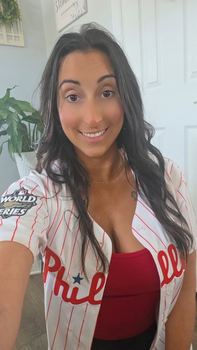 AshleySteinberg's tweet photo. Let's see if we get this W tonight. After all, it is red October 🧢⚾️ https://t.co/NKXi4b85w9