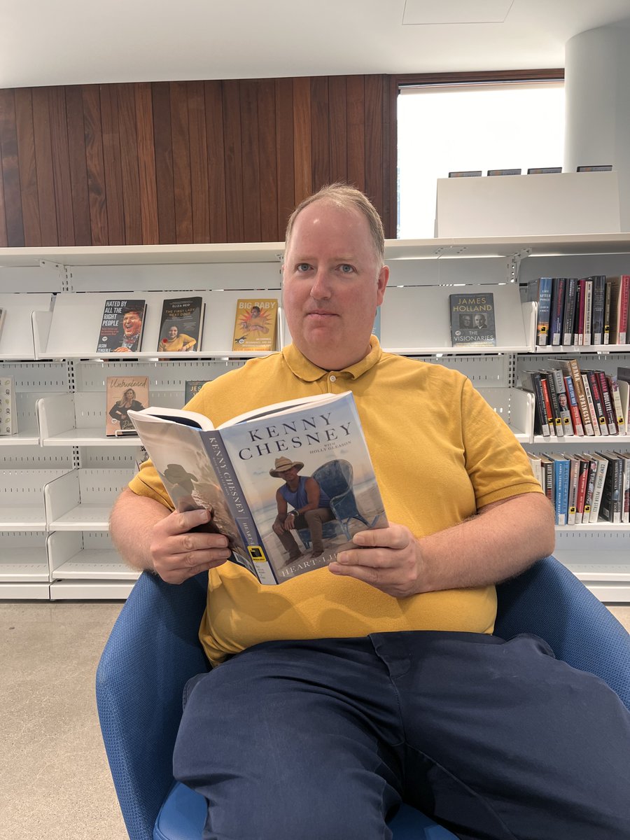 KingLibraries's tweet photo. Biographies are always popular here at KTPL, and this week Mark is featuring one of his favourites.

#KTPLStaffPicks #HeartLifeMusic #KenneyChesney https://t.co/CC8KPta6Se