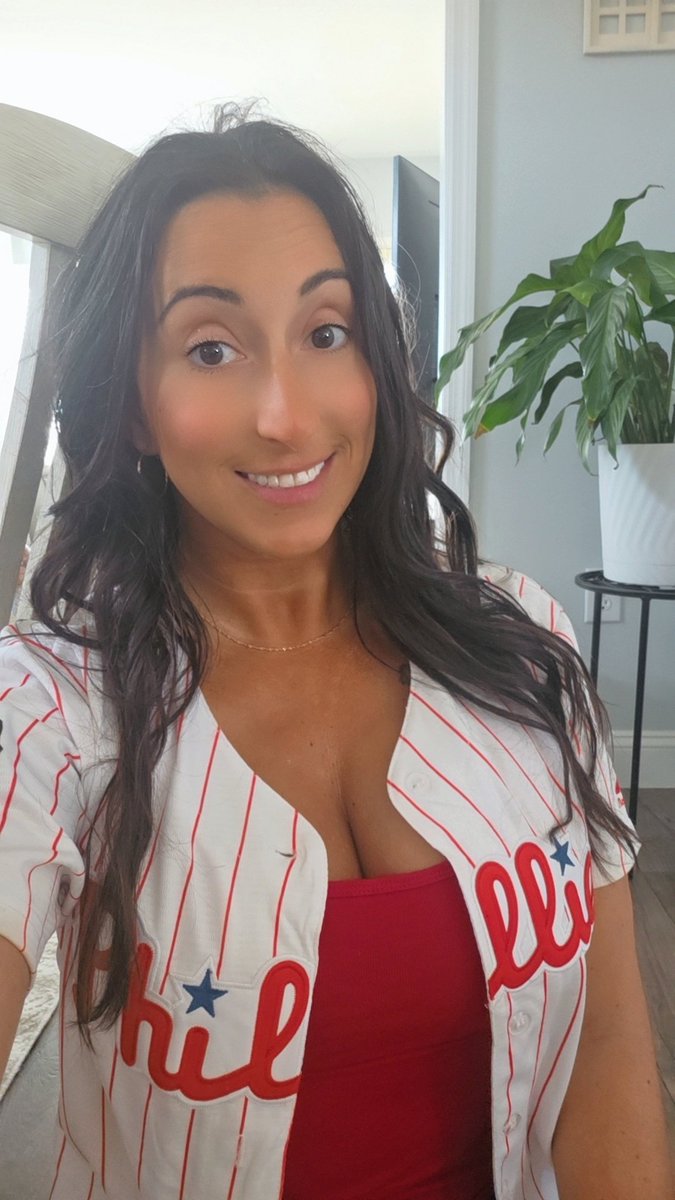 AshleySteinberg's tweet photo. Let's see if we get this W tonight. After all, it is red October 🧢⚾️ https://t.co/NKXi4b85w9
