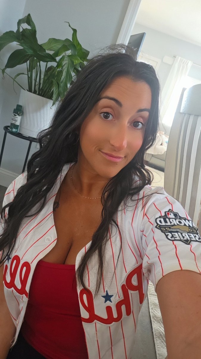 AshleySteinberg's tweet photo. Let's see if we get this W tonight. After all, it is red October 🧢⚾️ https://t.co/NKXi4b85w9