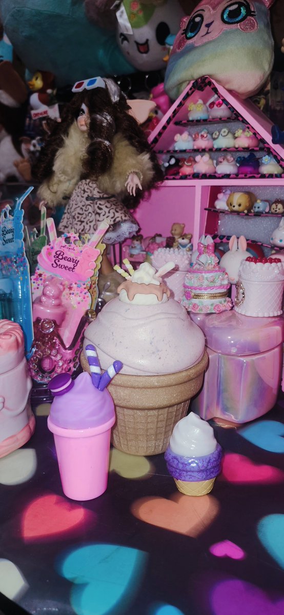 Miichel701's tweet photo. #icecream #candy #figure #figures #decor #decoration #kawaii #toy #toys #desserr #desserts #kawaiimakeup #collector #collection #collectibles #toycore #toywave #maximalist #maximalism #toyroom #candies #aesthetic #imjustagirl #myroom #case #container #box https://t.co/UWiq2QCisP