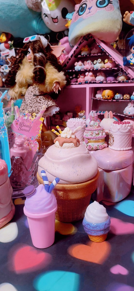 Miichel701's tweet photo. #icecream #candy #figure #figures #decor #decoration #kawaii #toy #toys #desserr #desserts #kawaiimakeup #collector #collection #collectibles #toycore #toywave #maximalist #maximalism #toyroom #candies #aesthetic #imjustagirl #myroom #case #container #box https://t.co/UWiq2QCisP