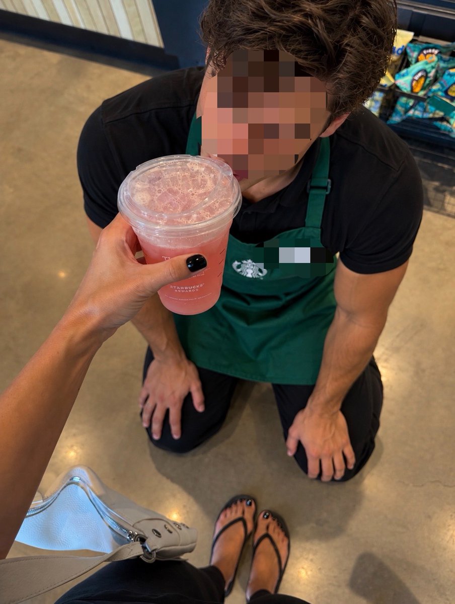 sn0pink's tweet photo. Is it normal to have your Starbucks barista kiss your drink? https://t.co/BLiuHsfHV4