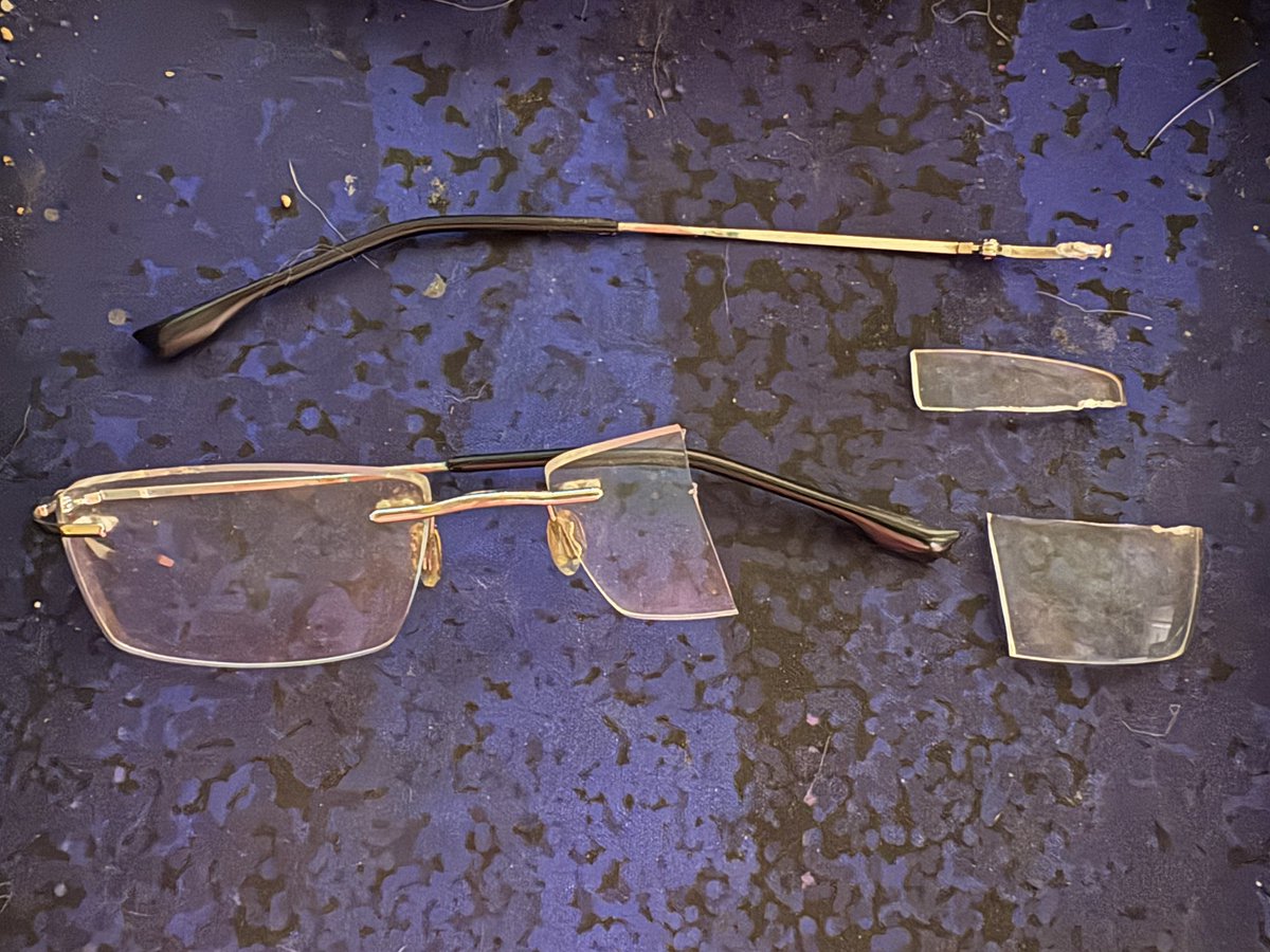 LillySquirrel's tweet photo. Well, my glasses are broken 😞 if you can help please send some funds https://t.co/pxl7A5G130 https://t.co/egmScC7qik