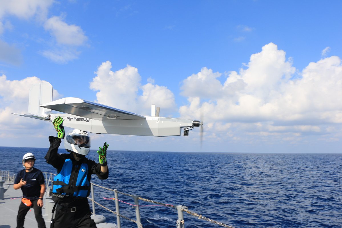 JMSDF_SUF's tweet photo. 第5水上戦隊（きりさめ）、「のしろ」、「てるづき」は、ドローンを想定した射撃訓練を行いました。
空からの攻撃を阻止し、艦艇を守り抜くため、日々研鑽を積んでいます。

#きりさめ #のしろ #てるづき #水上艦隊 https://t.co/dWqaJIEJyi