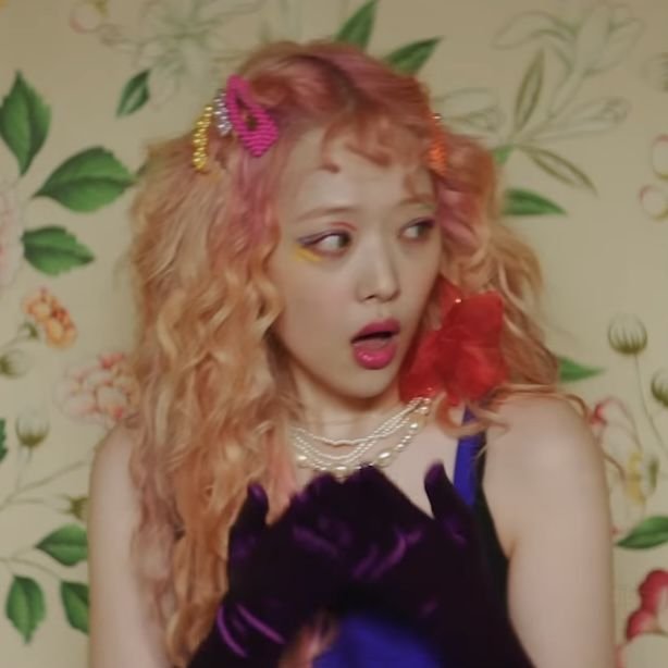 cozysulli's tweet photo. She's so creative, I'm always amazed by her mind and how she uses fashion and make up as well as music and paintings to express herself
#최진리 #SULLI https://t.co/7raX1Zrduz
