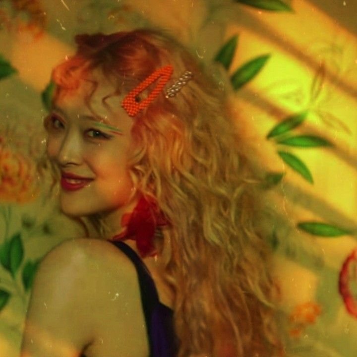 cozysulli's tweet photo. She's so creative, I'm always amazed by her mind and how she uses fashion and make up as well as music and paintings to express herself
#최진리 #SULLI https://t.co/7raX1Zrduz