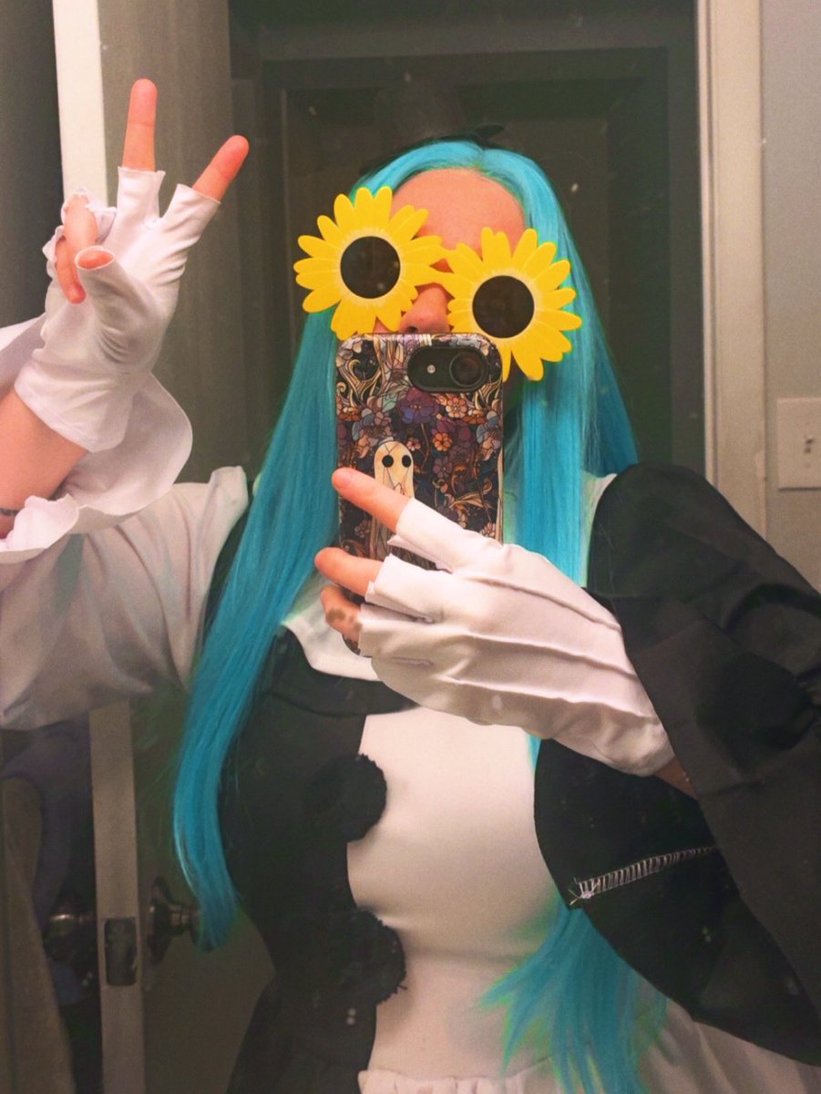slutinbanshee's tweet photo. Worry about your bills not me ❤️🤡 https://t.co/d5NRYRnnlC