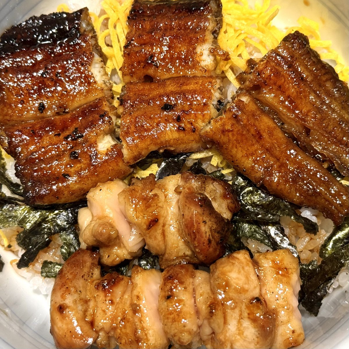 manabukun28's tweet photo. 🔵豊洲の『#福せん』にて、
◾️うな鳥丼
◾️鰻の肝串
◾️お新香
◾️赤だし
（＾∇＾） https://t.co/gAKrhdUSgk