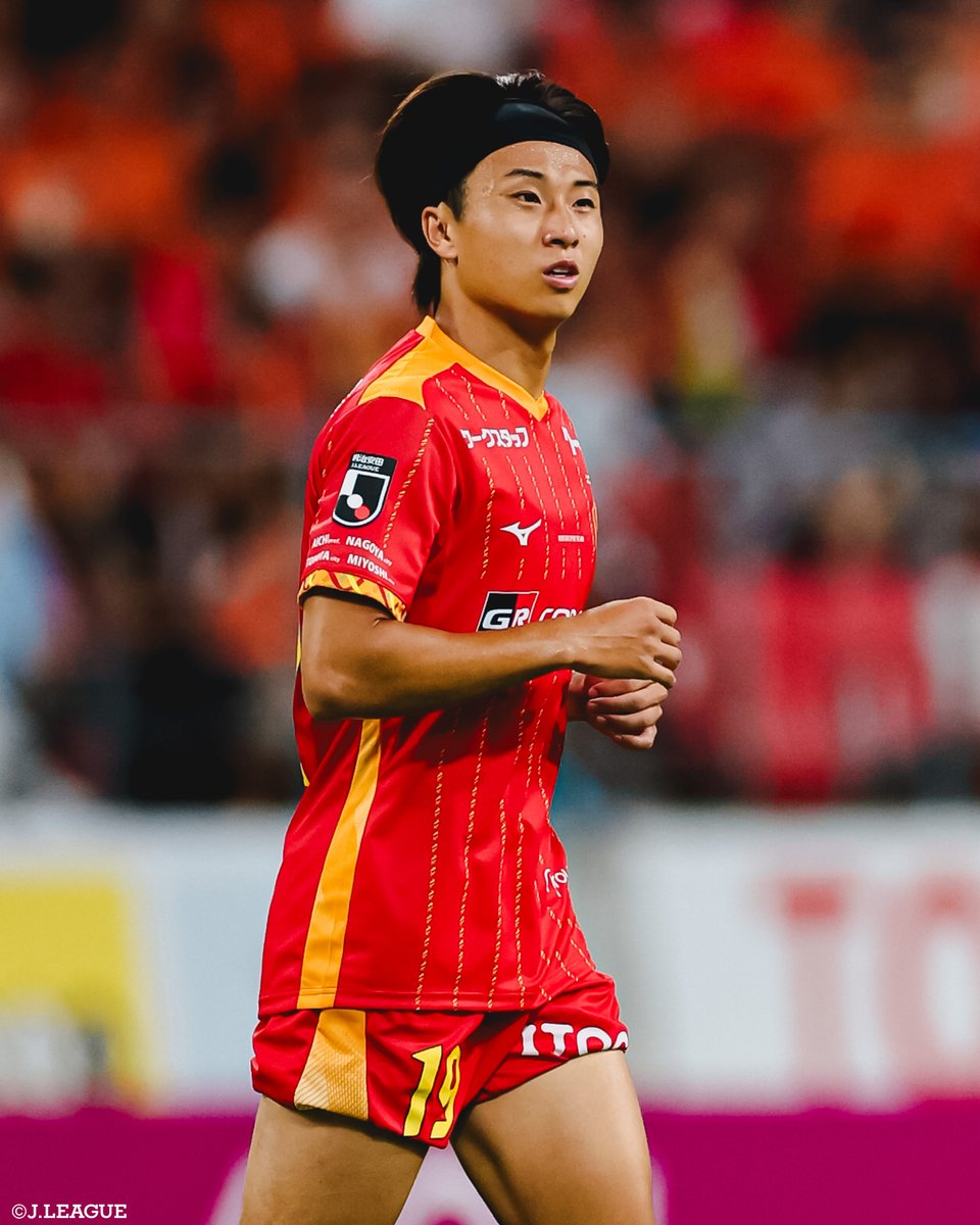 J_League's tweet photo. 🎂 HAPPY BIRTHDAY 🎂

本日10月2日は
名古屋グランパス
甲田英將 選手の23歳の誕生日です👏

甲田選手、
おめでとうございます🎊

@nge_official
#Ｊリーグ https://t.co/sqLd4Cx8hD