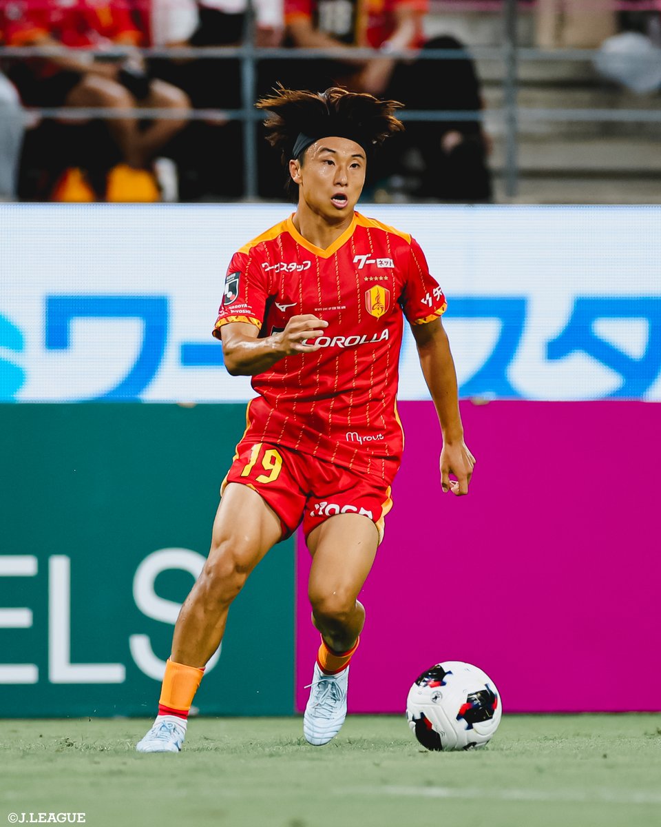 J_League's tweet photo. 🎂 HAPPY BIRTHDAY 🎂

本日10月2日は
名古屋グランパス
甲田英將 選手の23歳の誕生日です👏

甲田選手、
おめでとうございます🎊

@nge_official
#Ｊリーグ https://t.co/sqLd4Cx8hD