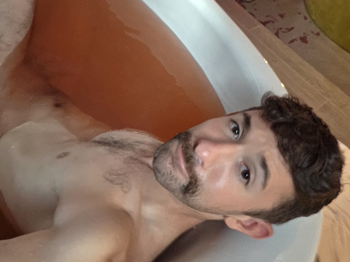 vershabibi's tweet photo. C'mon and climb in this tub with me https://t.co/vpQINsSWsI