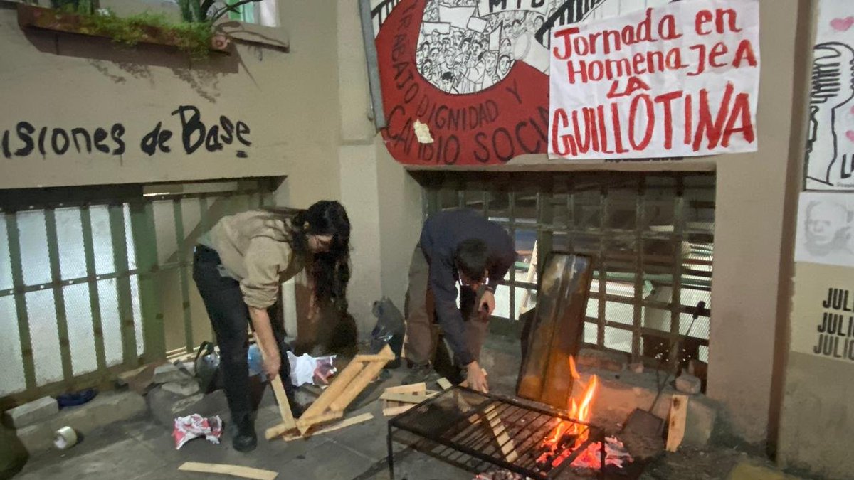 lucabonfante_'s tweet photo. Ahora. En la Facultad de Filosofía y Letras de la UBA. Jornada en homenaje a la guillotina. https://t.co/3UxRbPFIOC