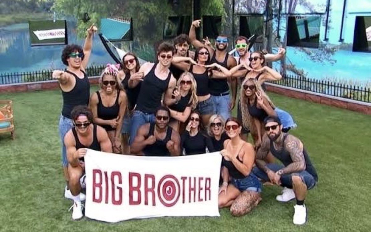 PhonyReality's tweet photo. Im not ready to say goodbye to them yet 💔 #bb28 https://t.co/6e9cYAHs8S
