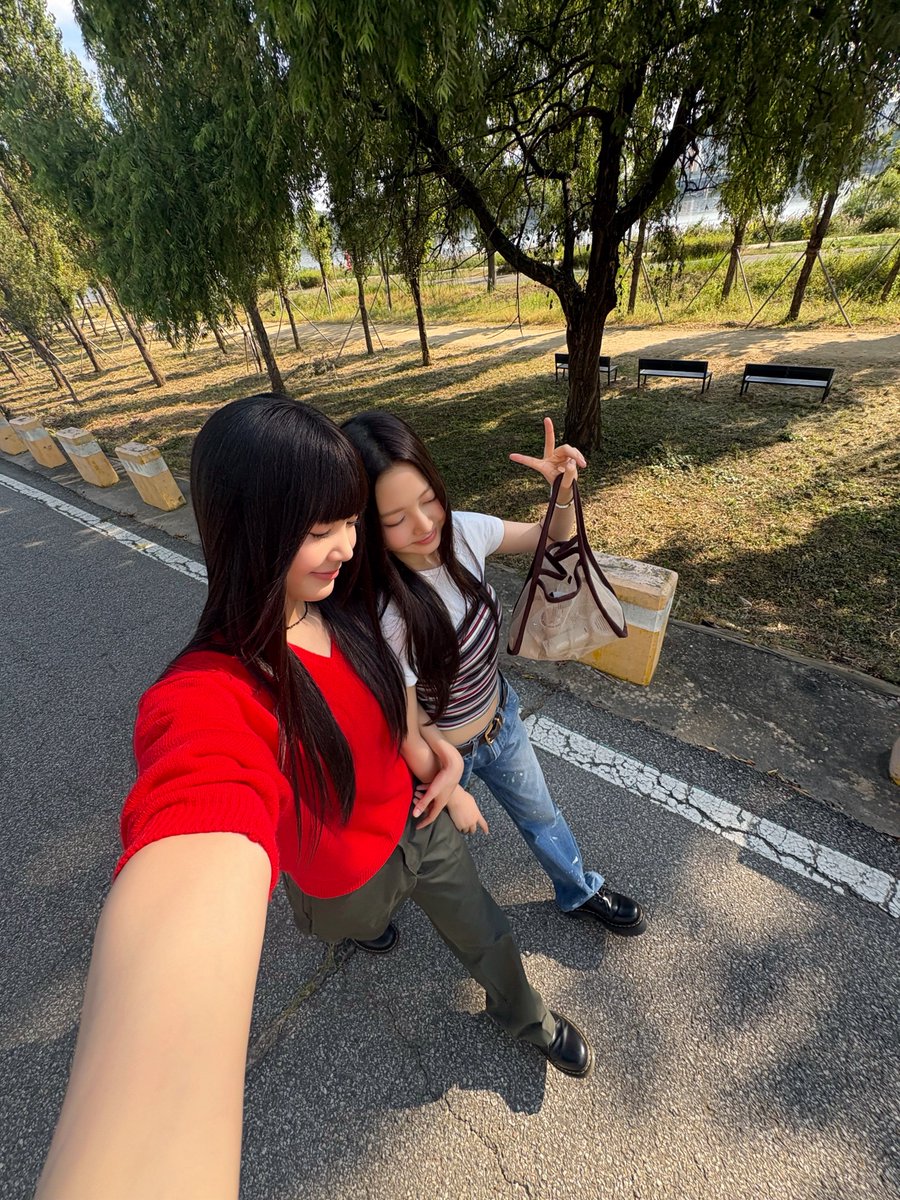 SeahFRANCE's tweet photo. WEVERSE 𑣲⋆ 30.09.26

#SEAH :  ☀️🍀💗

#세아 #TUIDE #튜이드 https://t.co/Mb12Znpfr8