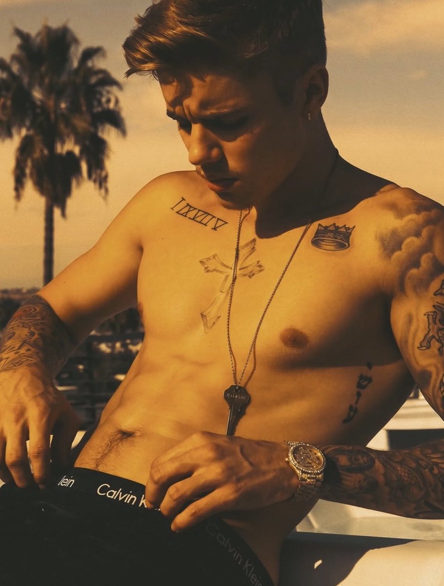 biebernovidade's tweet photo. 🚨O MOMENTO! Novas fotos do Justin Bieber na era BIZZLE. https://t.co/OlueNNLSvq