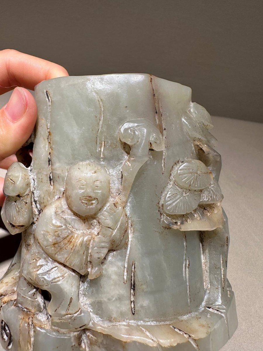 Yeon77335984's tweet photo. [I found a rare porcelain relic that someone prized deeply in an ancient tomb!]， https://t.co/279JC5J2B6