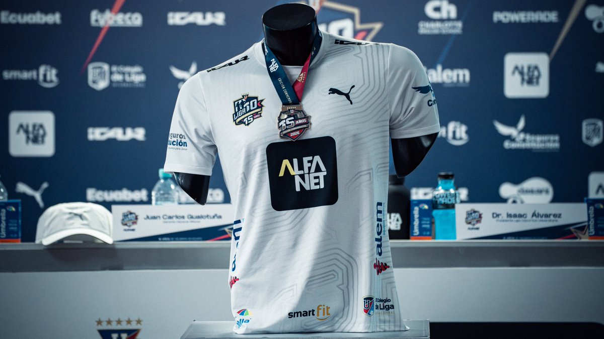 LDU_Oficial's tweet photo. Hoy presentamos oficialmente nuestra LIGA 10K 🤩

¡15 años corriendo juntos! 💪

Este 25 de octubre, Quito se vuelve a vestir de Blanco ⚪️🔴 https://t.co/qvU1GJ8m39
