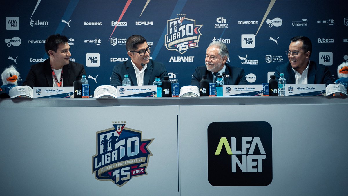 LDU_Oficial's tweet photo. Hoy presentamos oficialmente nuestra LIGA 10K 🤩

¡15 años corriendo juntos! 💪

Este 25 de octubre, Quito se vuelve a vestir de Blanco ⚪️🔴 https://t.co/qvU1GJ8m39