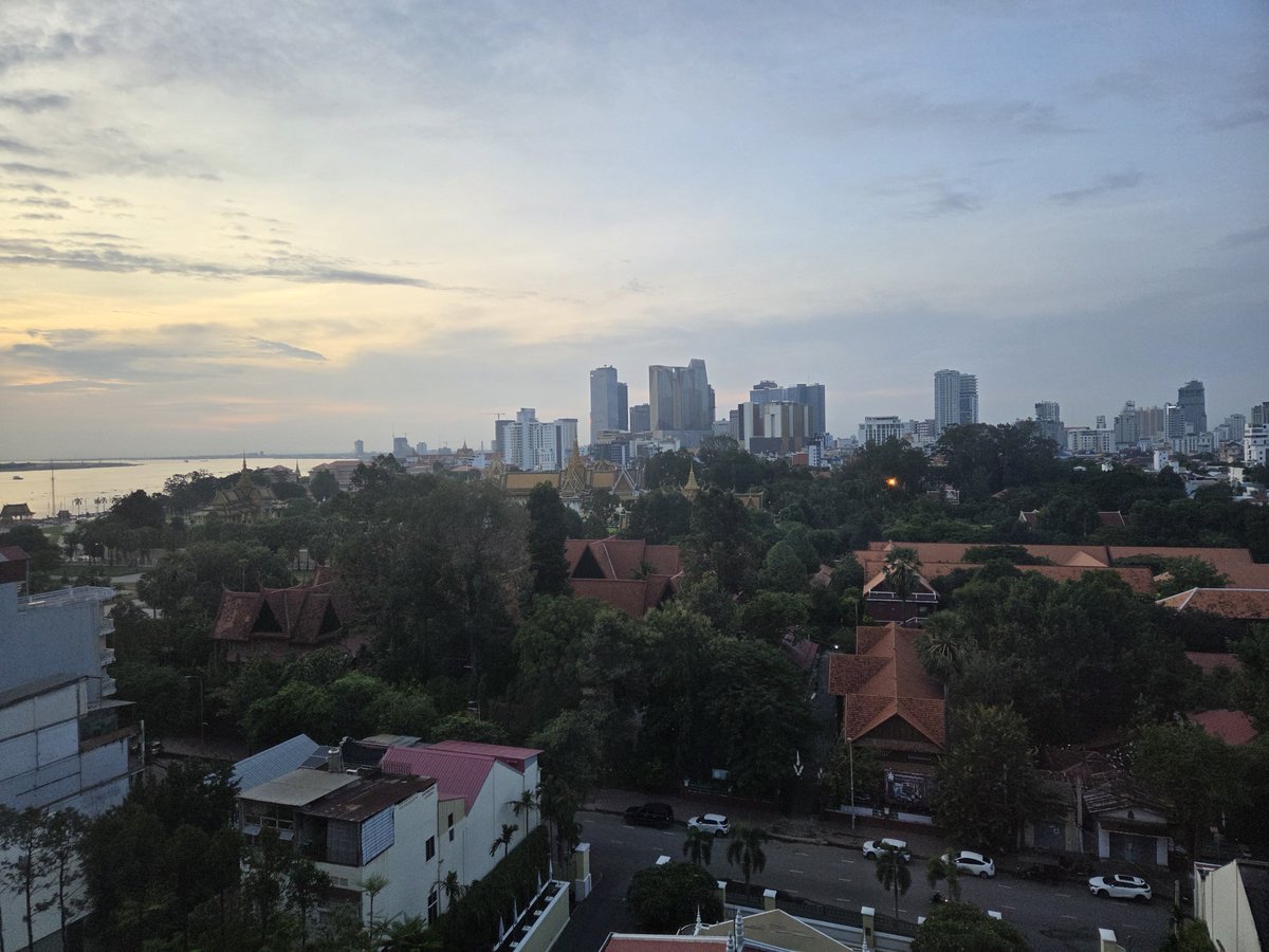 leightjessica's tweet photo. Waking up in Phnom Penh! https://t.co/e1p5AbfUxy