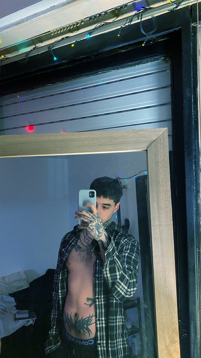 d3monboy666's tweet photo. estuve entrenando y tengo el culo re gordo y bien peludo, like si te lo comes :) https://t.co/Z3fBJQkIa0