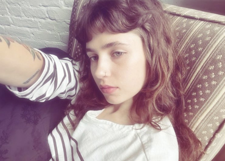 clairosgallery's tweet photo. i love clairo https://t.co/aqZmc28BDM