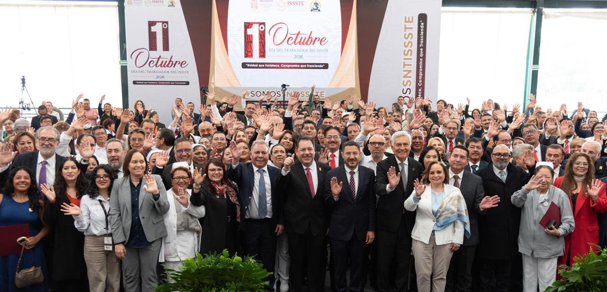 FSTSEmx's tweet photo. En el marco de la celebración del Día de las y los Trabajadores del ISSSTE, este 1 de octubre reconocemos su gran trayectoria en la Ceremonia de premiación por antigüedad de servicio, con la participación del Director General del ISSSTE, @martibatres;  del Presidente del Tribunal Federal de Conciliación y Arbitraje, @CristobalAriaSo, y nuestro Presidente del CEN de la FSTSE, @GarciaAyalaM.

De 10 a 60 años de vocación en el servicio público.

Felicidades #SNTISSSTE !!!!

#DíaDelTrabajadorISSSTE
#SindicatosUnidosFSTSE
#ISSSTE