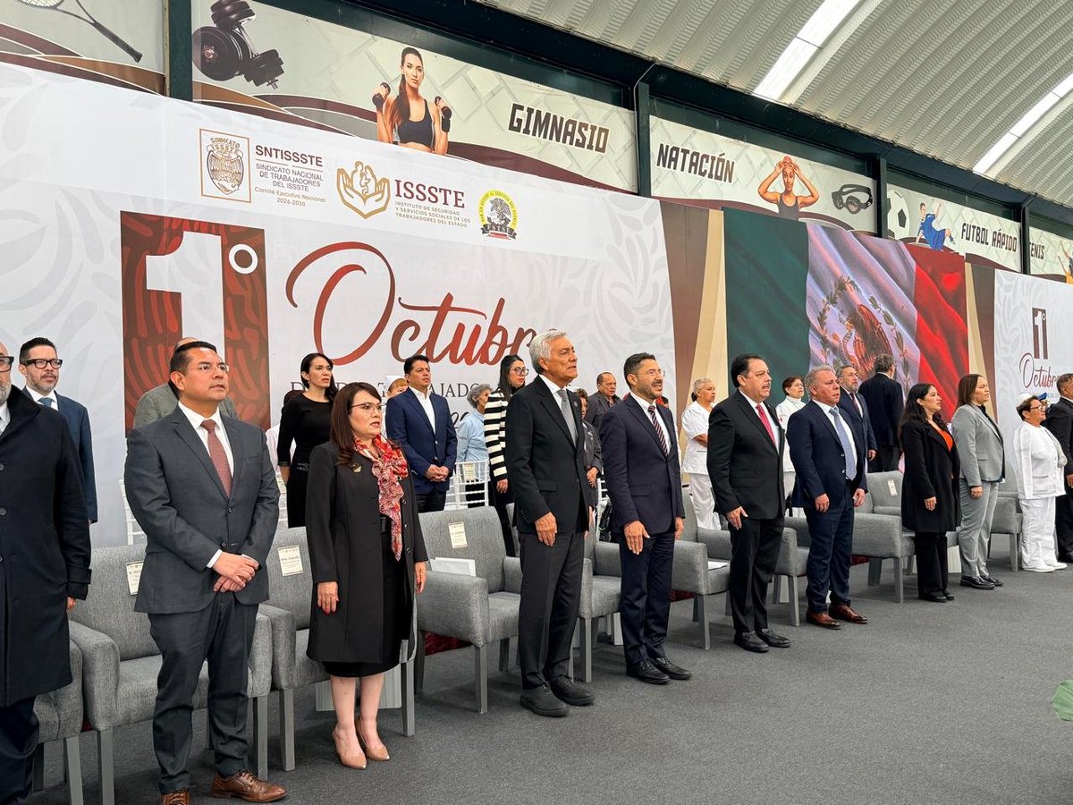 FSTSEmx's tweet photo. En el marco de la celebración del Día de las y los Trabajadores del ISSSTE, este 1 de octubre reconocemos su gran trayectoria en la Ceremonia de premiación por antigüedad de servicio, con la participación del Director General del ISSSTE, @martibatres;  del Presidente del Tribunal Federal de Conciliación y Arbitraje, @CristobalAriaSo, y nuestro Presidente del CEN de la FSTSE, @GarciaAyalaM.

De 10 a 60 años de vocación en el servicio público.

Felicidades #SNTISSSTE !!!!

#DíaDelTrabajadorISSSTE
#SindicatosUnidosFSTSE
#ISSSTE