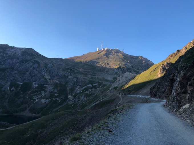 DamienPaxau's tweet photo. 🗺️ Découverte : à l’assaut du Pic du Midi !

Situés au-dessus du célèbre mais difficile @gdtourmaletski, le Pic du Midi (2 877 m) et ses 6,5 km de chemins parfois escarpés jusqu’à l’observatoire sont un joli défi sportif pour les fans de vélo et de rando.

https://t.co/vaXxePcOez https://t.co/Soy4UdoCxN