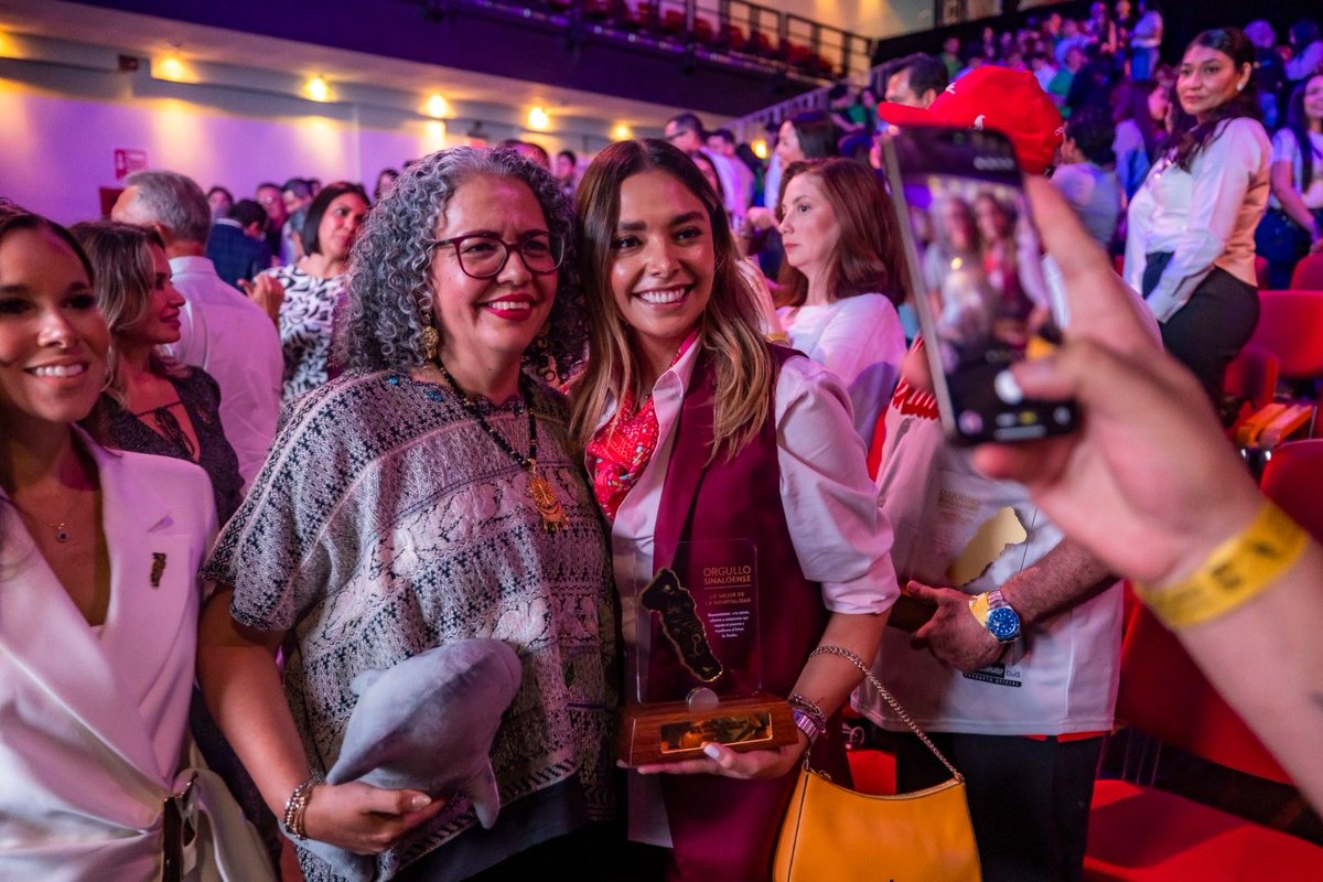 sinaloagobmx's tweet photo. La gobernadora @GracielaDguezN asistió a la entrega del Premio Orgullo Sinaloense 2026, un reconocimiento al talento, dedicación y compromiso de quienes contribuyen al fortalecimiento del turismo en Sinaloa.

En el marco del Día Mundial del Turismo, se destacó a quienes ponen en alto el nombre del estado y su riqueza cultural, gastronómica y turística. ¡Enhorabuena a todas y todos!

AmorAlPueblo