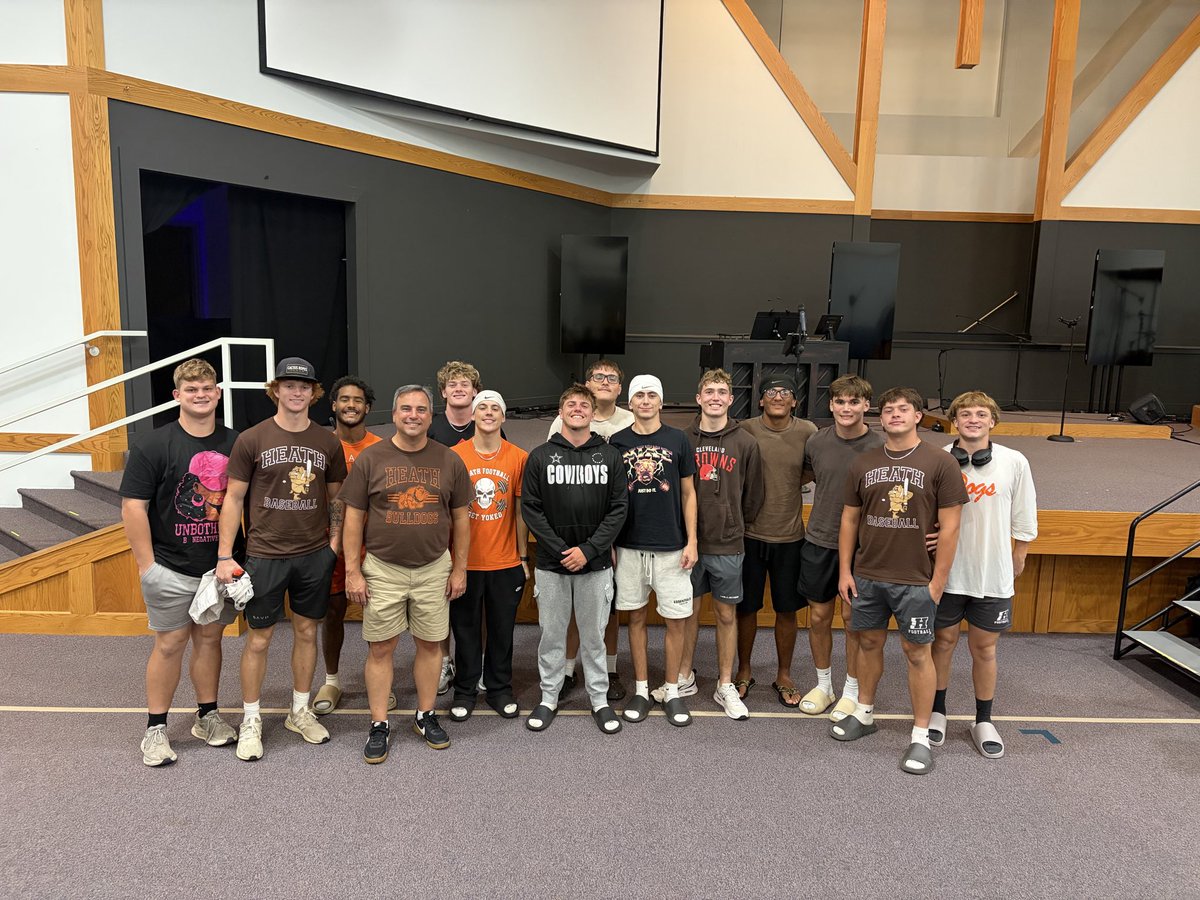 HEATHHSFOOTBALL's tweet photo. A huge thank you to Mayor Johns for the delicious spaghetti dinner for team meal tonight and for speaking to the team. #itsagreatdaytobeabulldog https://t.co/ZJh2fWzGui