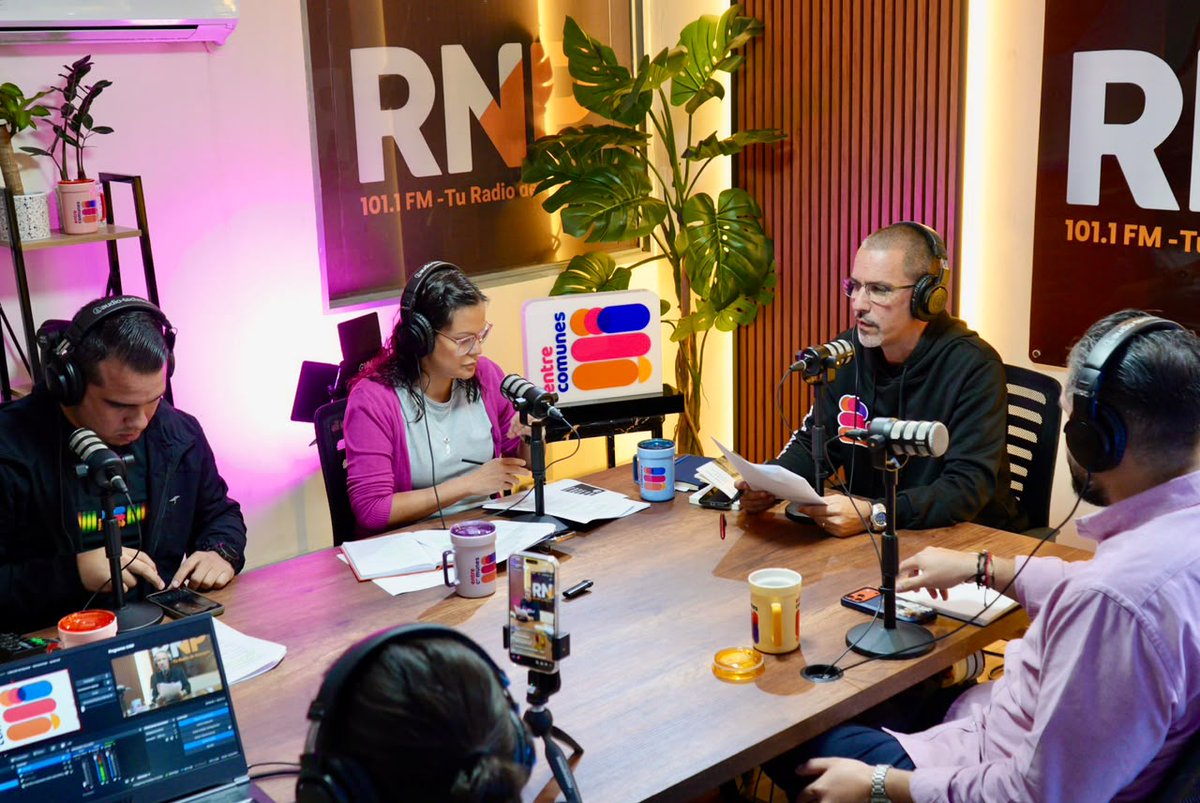 entrecomunesve's tweet photo. #ENFOTO | Entre Comunes activo conversando a tres voces sobre  la Reforma de la Ley contra el Odio y los resultados de la segunda ronda del Diálogo Nacional

📺Transmitimos por: Youtube (EntreComunesVE)
↗️También estamos en RNP 101.1 FM

Invitado especial:  @nicmaduroguerra https://t.co/qdqbBaSDGz