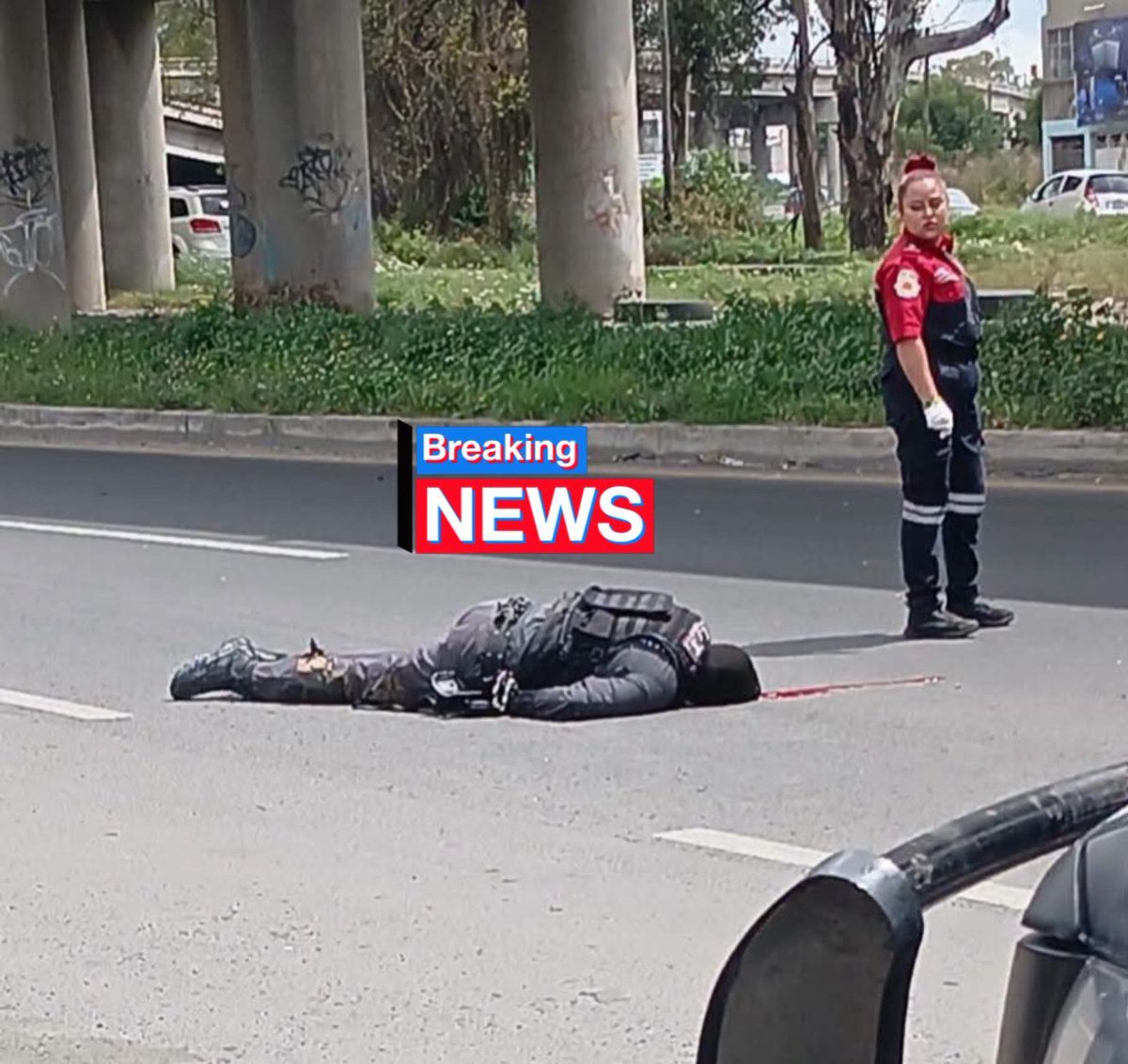 antonioaranda_'s tweet photo. ¿Bueno qué no saben conducir bien una moto o qué verg@s? Un elemento de la Guardia Civil murió tras derrapar en puente Texcoco-Lechería, La Pastoría, Atenco. Y en Monterrey, Nuevo León, otro se estrella a lo pendejo en barra de contención de Puente Zaragoza en Santa Catarina. https://t.co/CHLgZKREQG